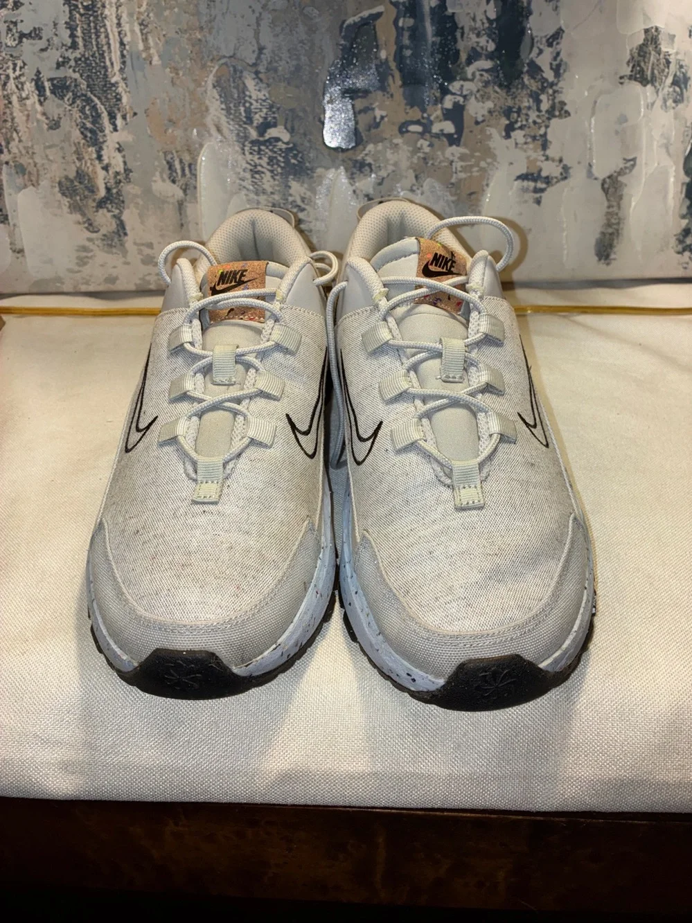 EUC Nike Beige Remica  Sneakers with Black Swoosh Women’s 9 W
